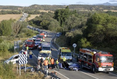 HU03. ANGÜES (HUESCA), 15/08/08.- Siete personas han resultado heridas, cuatro de ellas de gravedad, en un choque frontolateral de dos vehiculos, en el km. 188 de la carretera N-240, uno de los puntos negros de la provincia de Huesca, produciendose retenciones kilometricas durante las dos horas largas que ha estado cortado el tráfico. EFE/Pablo Otín ESPAÑA-SUCESOS-TRÁFICO